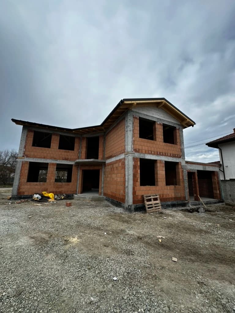 Case la roșu
